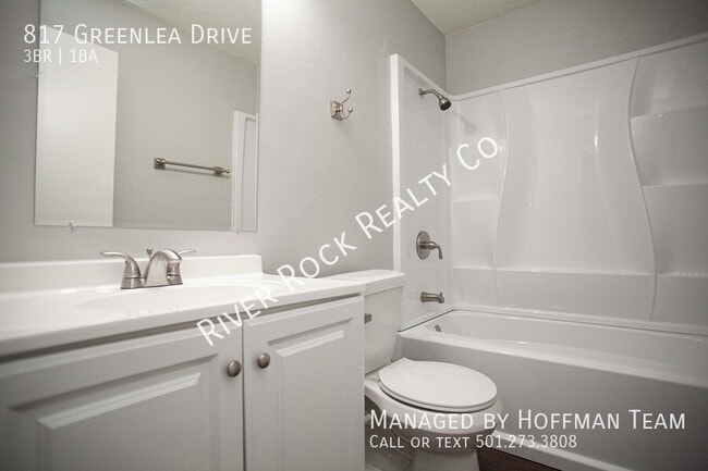 Building Photo - 817 Greenlea Dr