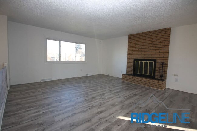 Building Photo - 2704 3rd Ave S