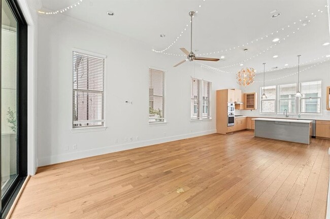 Building Photo - 4053 Leeland St