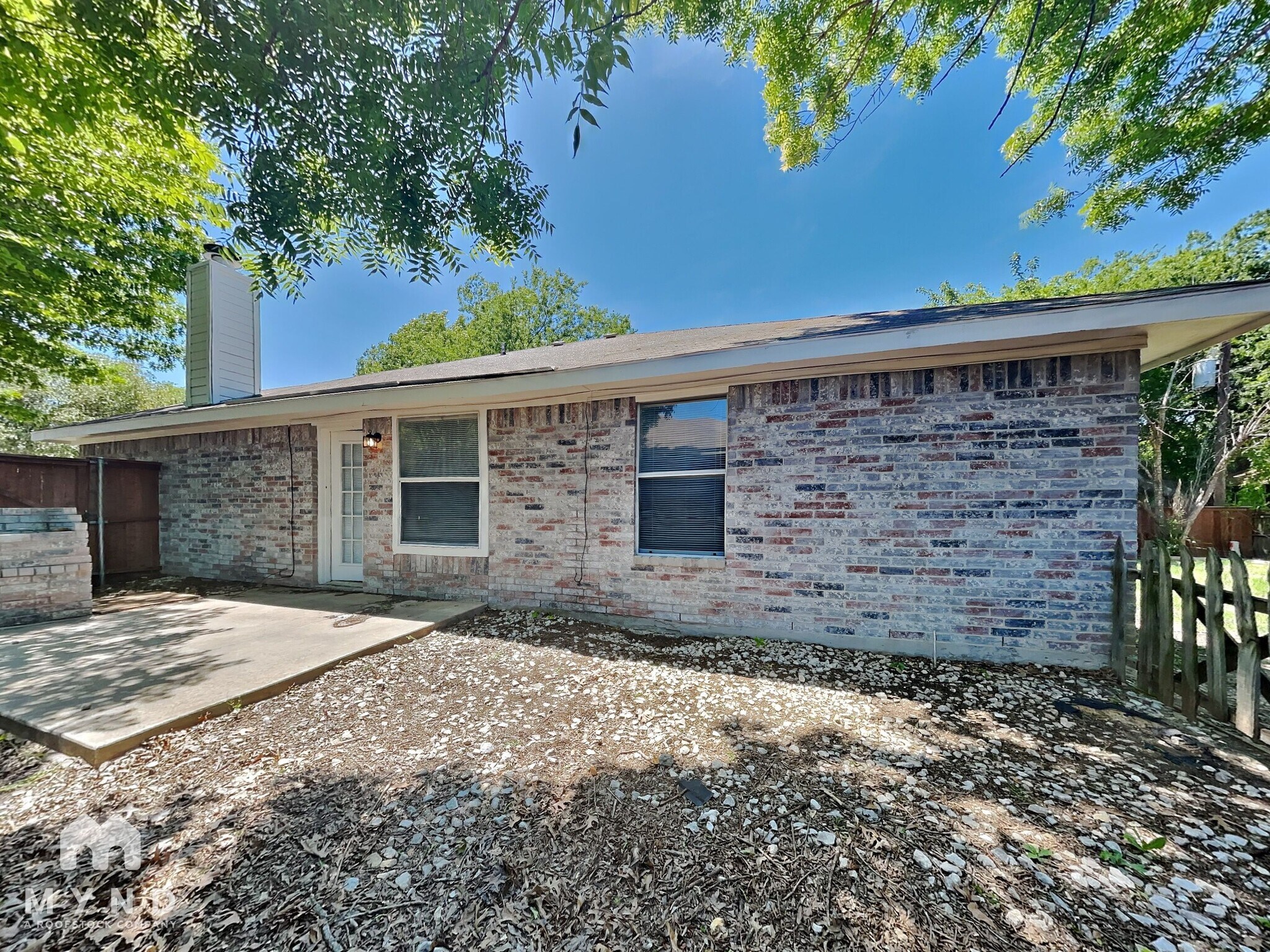 Building Photo - 327 W Little Creek Rd