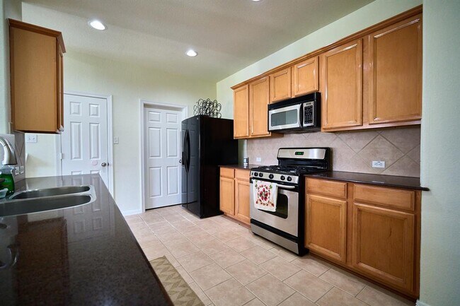 Building Photo - 10027 Deer Track Ct
