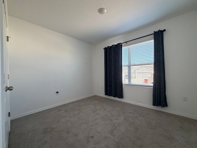 Building Photo - Beautiful 4 bed/3 bath 2 story!