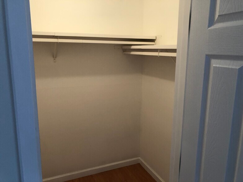 Building Photo - 85 Old Town Rd