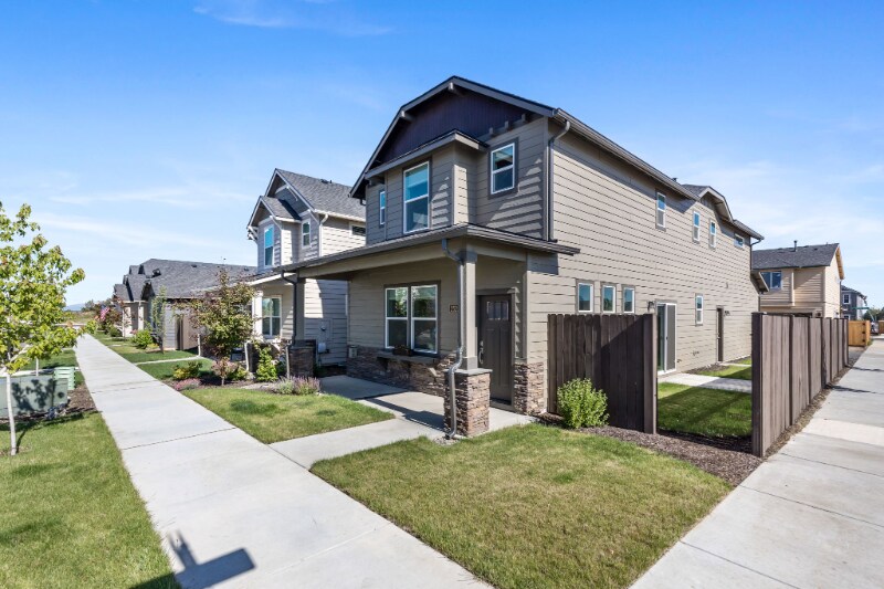 Building Photo - 2523 NW Spruce Pl