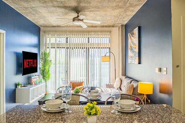 Building Photo - 333 E Roosevelt St