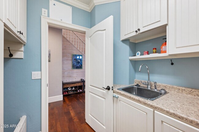 Building Photo - 630 S Boulder Ct