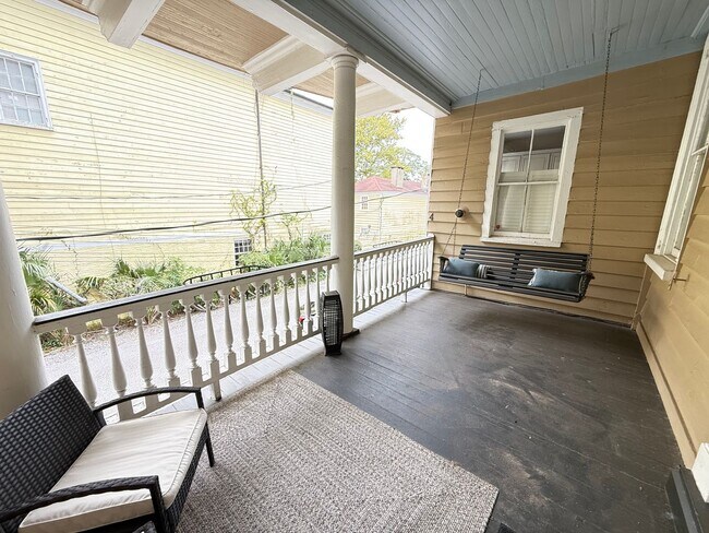 Building Photo - 1 Bedroom 1 Bath Condo in Harleston Villag...