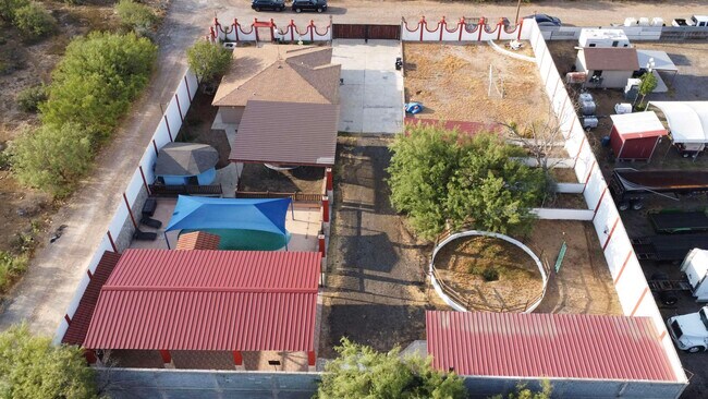 Building Photo - 105 Ranch Rd