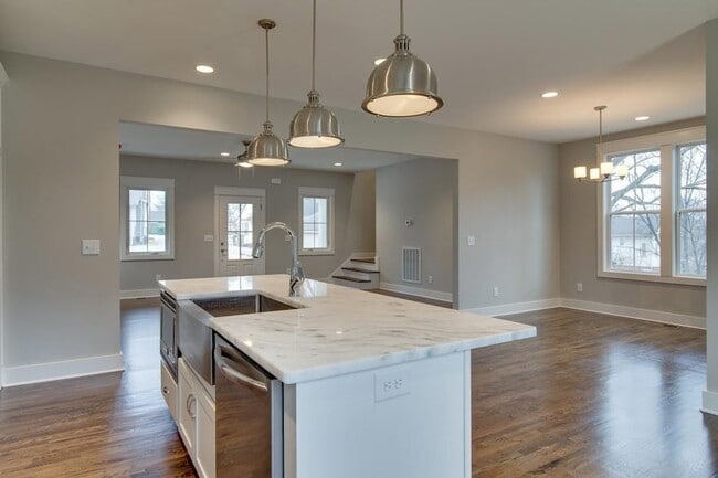 Building Photo - 942 Strouse Ave