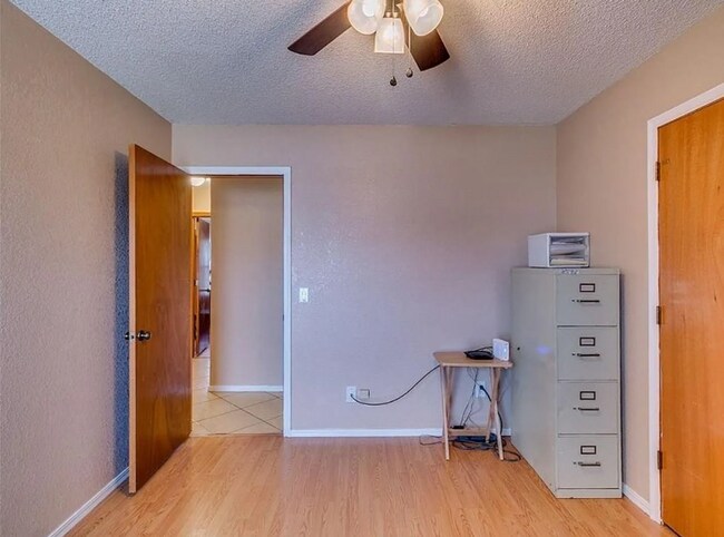 Building Photo - Charming 3-Bedroom Home — Spacious Corner Lot in Del City!