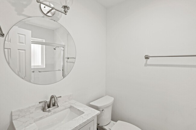 Building Photo - 2121 Fountain View Dr