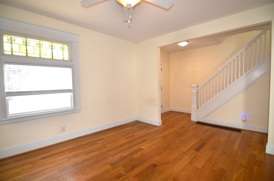 Building Photo - 2748 Markbreit Ave