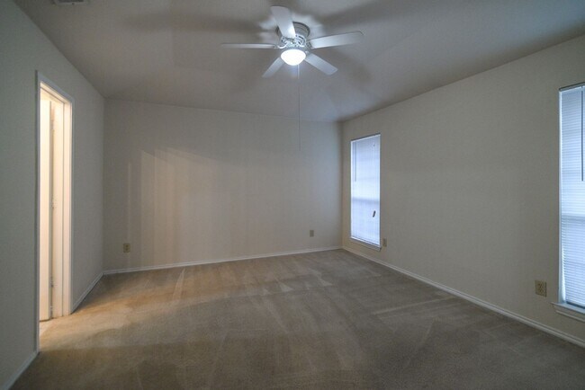 Building Photo - Spacious 2 Bedroom, 2 Bath Duplex – Over 1...