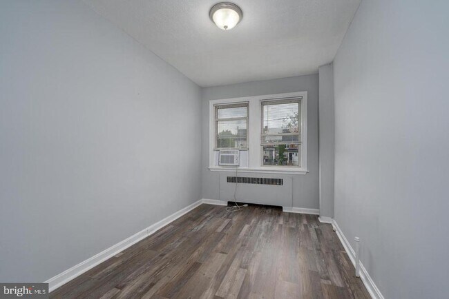 Building Photo - 3050 Mayfield Ave