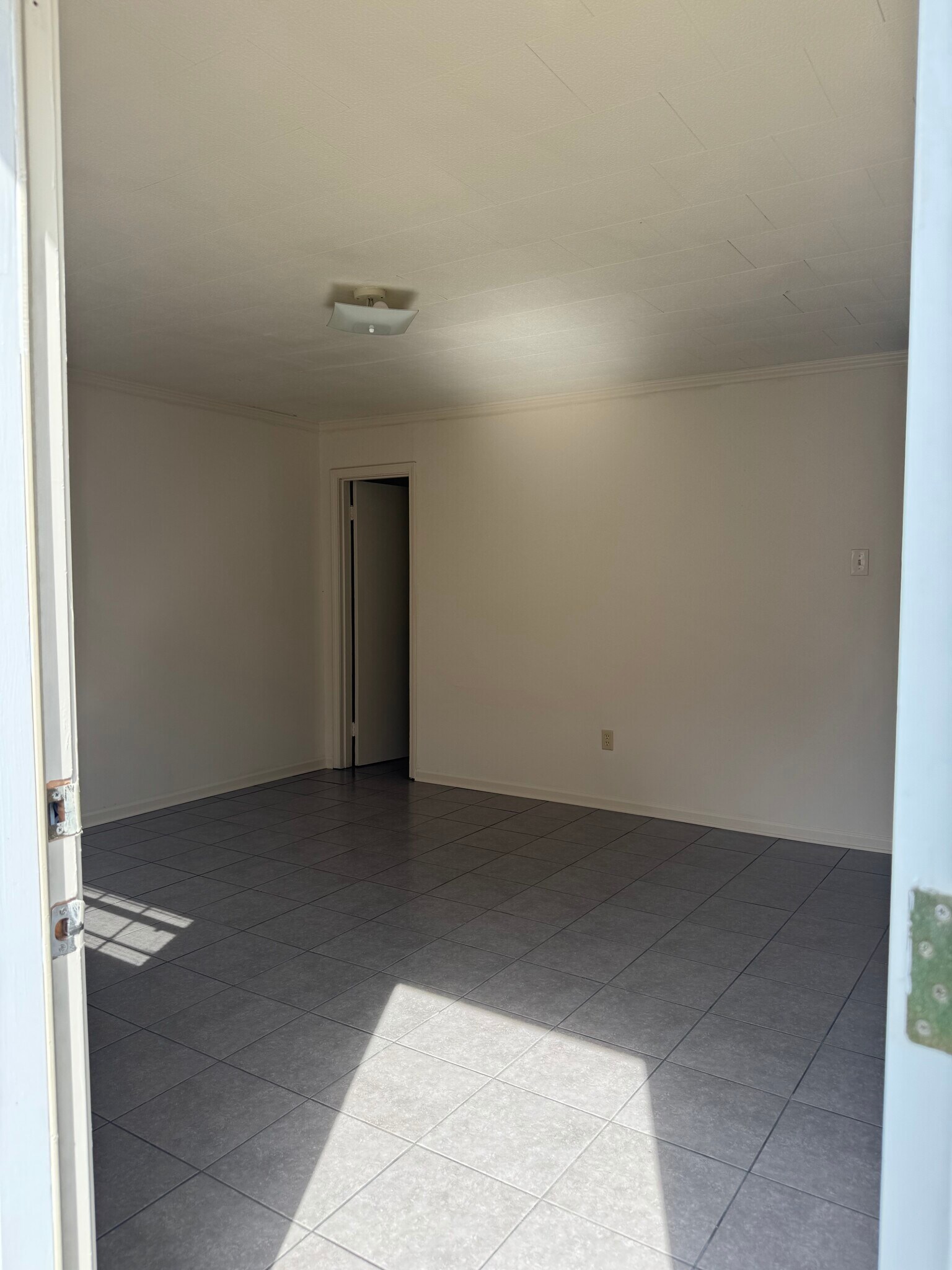 Building Photo - 107 Upsilon St