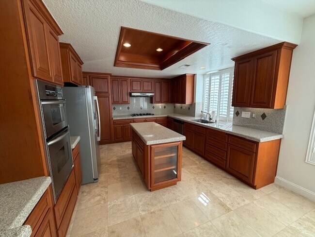 Building Photo - Over 3000 sq feet in Trabuco Canyon