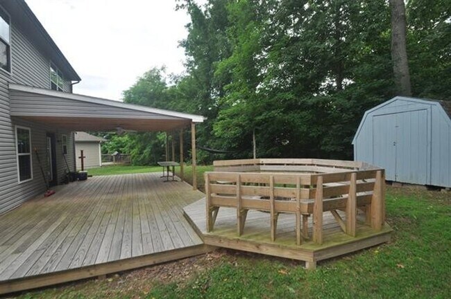 Building Photo - 7128 Blue Stream Ct