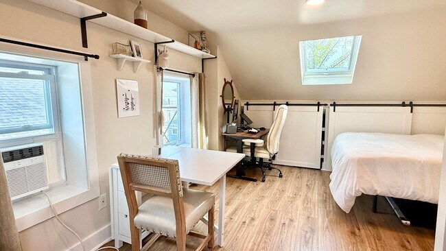 Building Photo - All Inclusive West End Condo-Fully Furnished with Parking!