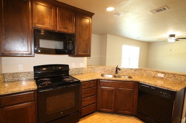 Building Photo - Coming Soon | 3BR/2BA Weatherford Town Home with Granite Countertops, Luxury Plank Floors & Appli...