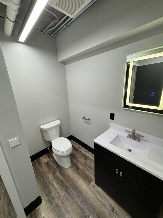 Building Photo - 217 S Badger Ave