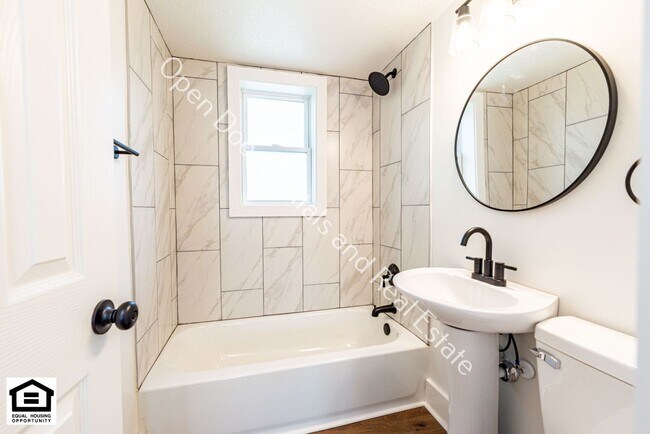 Building Photo - 1823 Griswold Dr