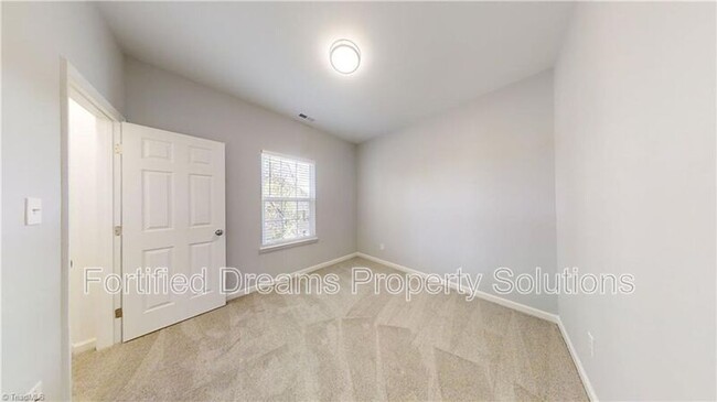 Building Photo - 3413 Littlefield Wy