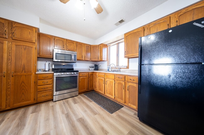 Building Photo - 24075 W Cedar Lake Dr