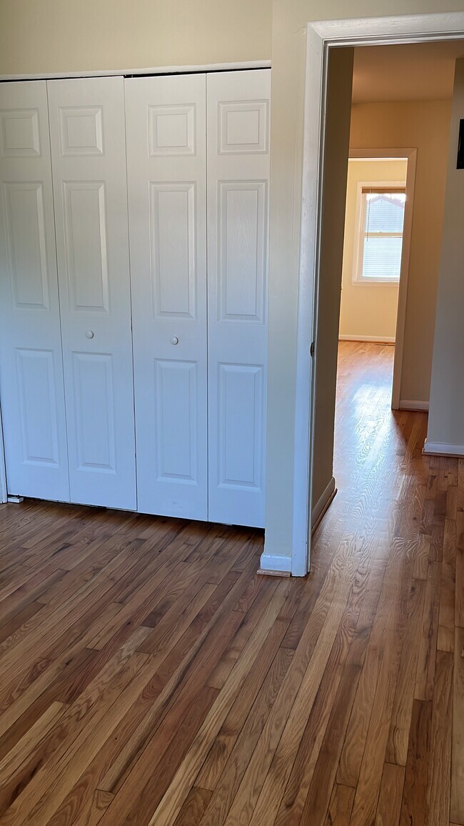 Building Photo - 2 Wimbledon Ln