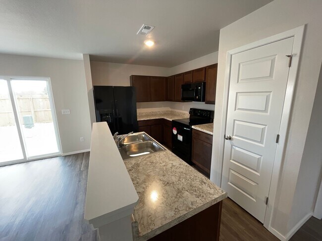 Building Photo - *Pre-leasing* Three Bedroom | Two Bath Hom...