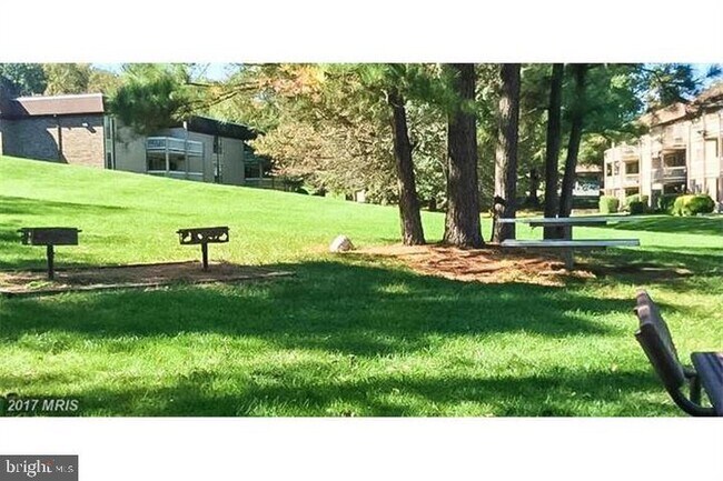 Building Photo - 5808 Royal Ridge Dr