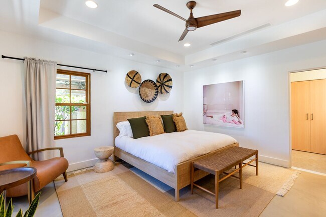 Building Photo - Luxury Oasis in Palm Springs Retreat