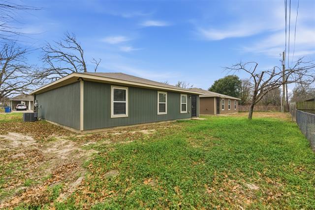 Building Photo - 104 Holiday Dr