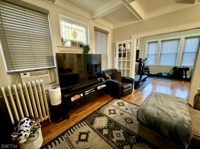 Building Photo - 10 Willowdale Ave