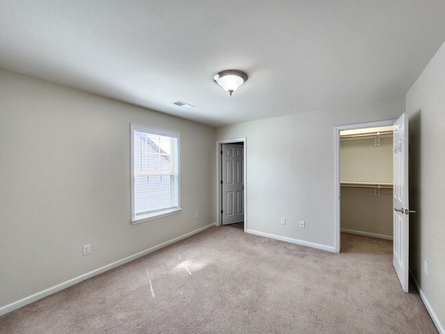 Building Photo - Great Location in the River Stone Community!