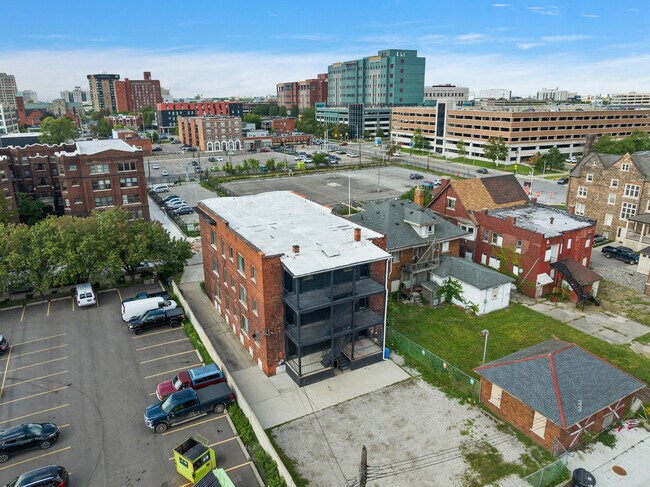 Building Photo - 68 E Willis St