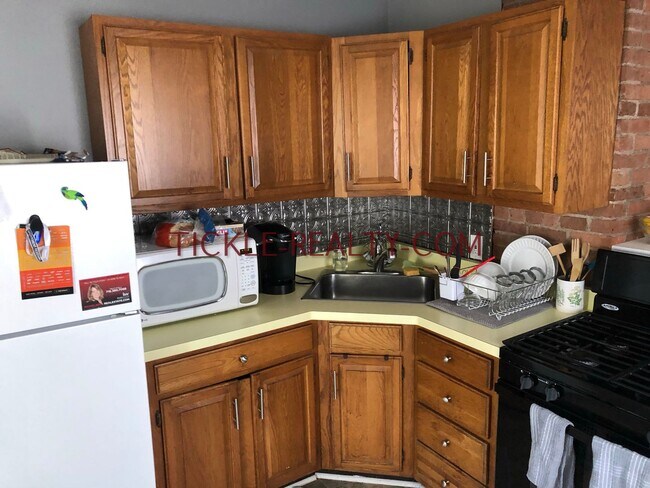 Building Photo - 300 Meigs St