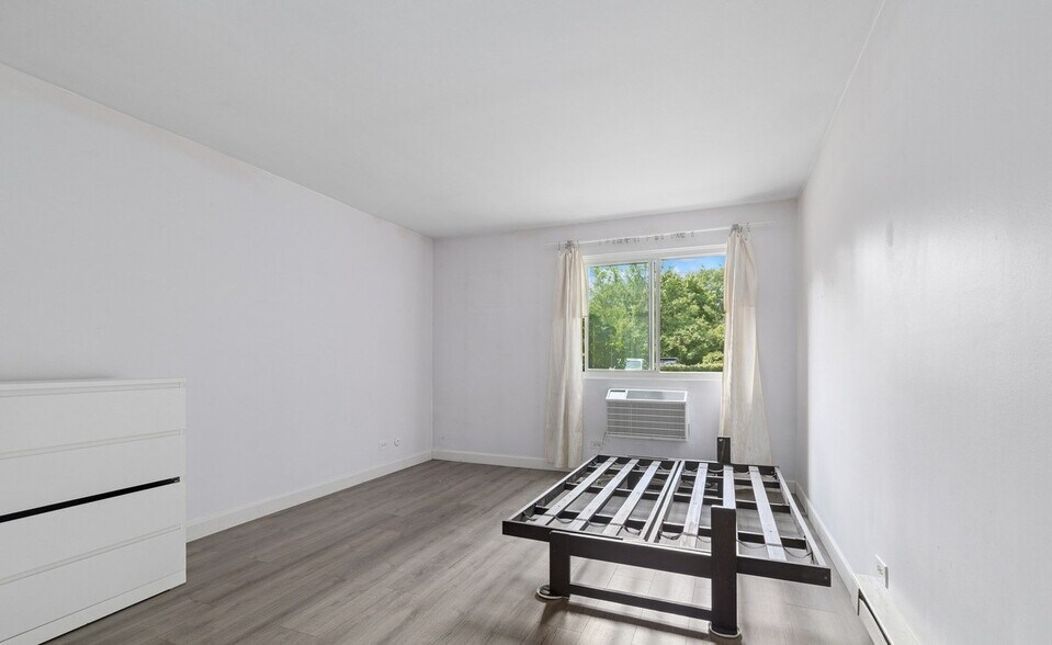 bedroom - 1154 Osterman Ave