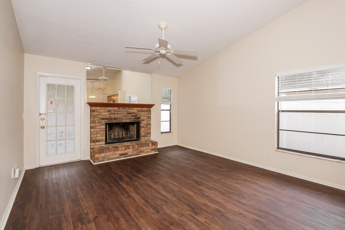 Building Photo - 830 E Charing Cross Cir
