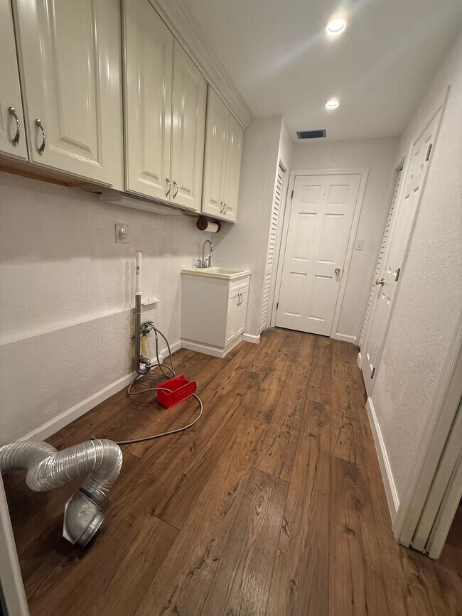 Building Photo - 5 Acre Home!!!!