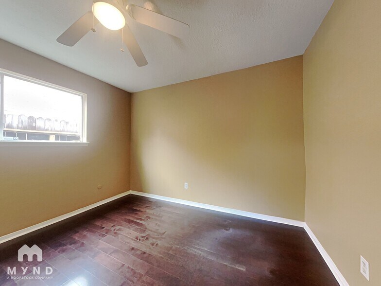 Building Photo - 2103 Woodland Springs St