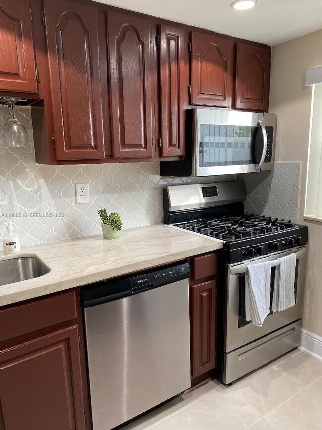 Building Photo - 11339 SW 71st Ln