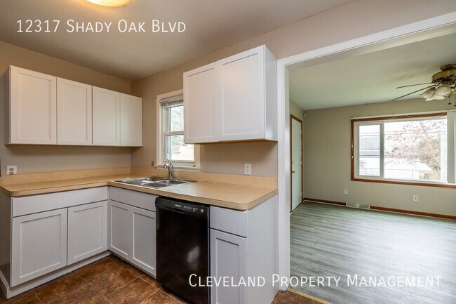 Building Photo - Updated Garfield Hts Bungalow