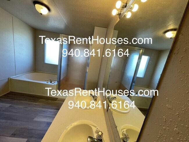 Building Photo - TIRED OF THE CITY LIFE?  6 Acres Petrolio ISD