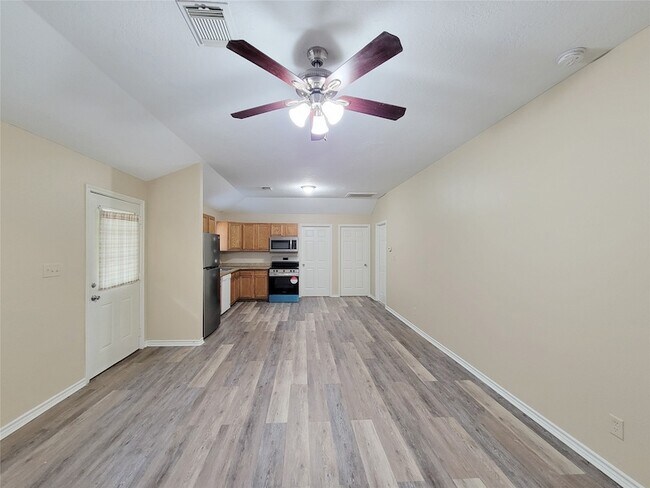 Building Photo - 12700 Royal Green Dr