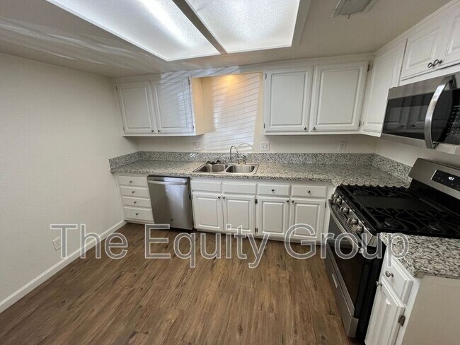 Building Photo - 3928 W Meadow Ave