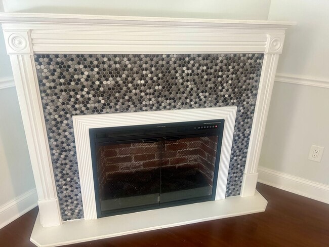 Building Photo - 607 Washtenaw Ave