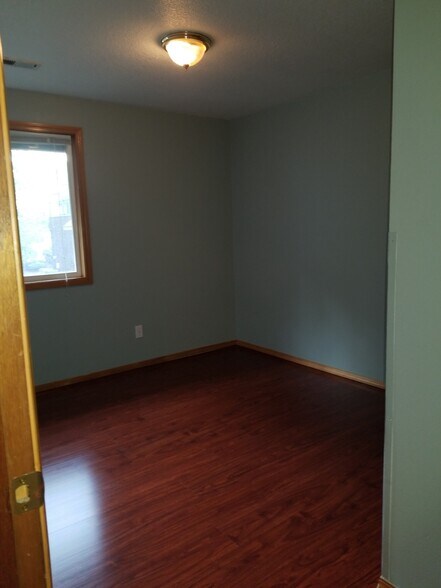 Building Photo - 3933 SW Pinewood Way