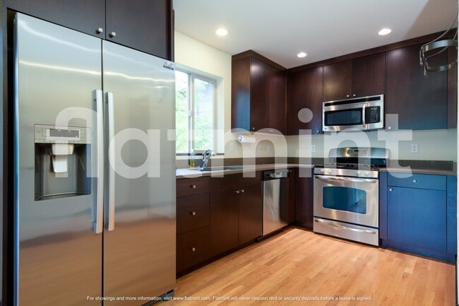 Building Photo - 1512 44th Ave SW