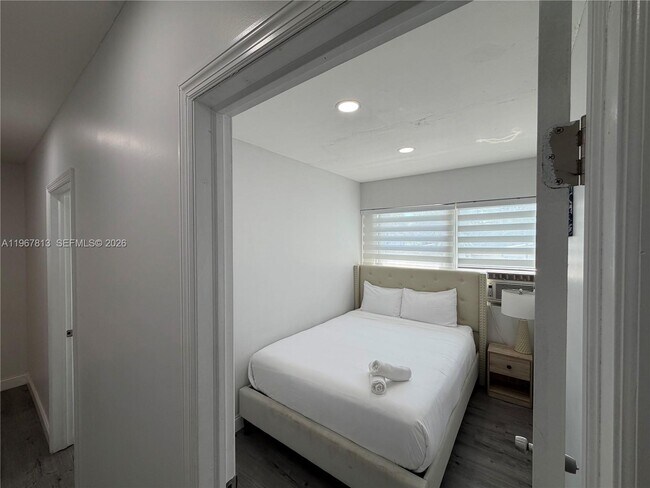 Building Photo - 10002 E Bay Harbor Dr