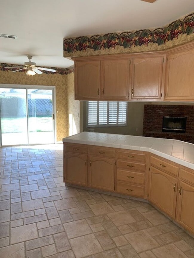 Building Photo - 9805 Paper Moon Way